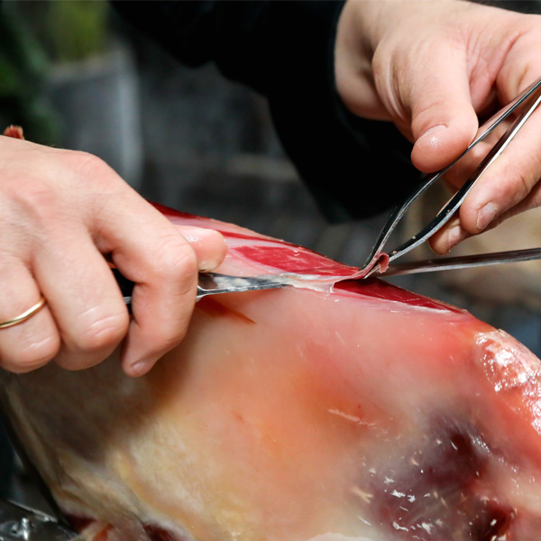 PROFESSIONAL TRAINING IN HAM CARVING